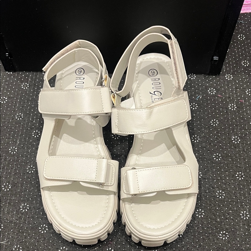 Rouge Helium Women's Cream Sandals